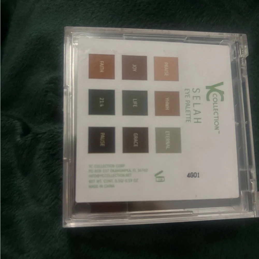 VC Collection Selah Eye Palette | NWT variety of finishes in ocean colors